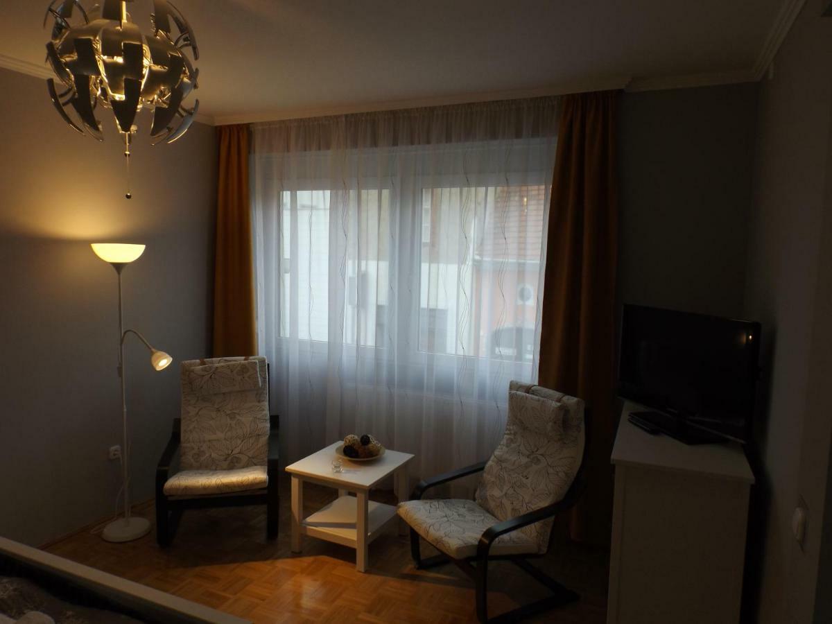 Vitalis Apartman Eger Buitenkant foto