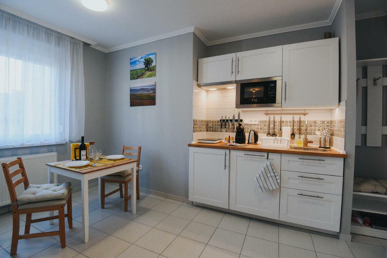 Vitalis Apartman Eger Buitenkant foto