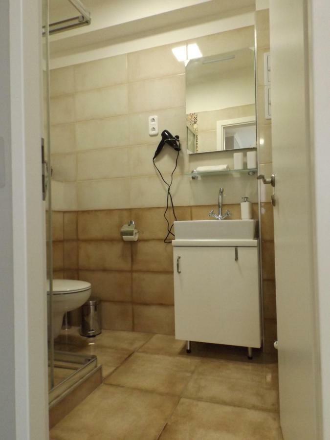Vitalis Apartman Eger Buitenkant foto