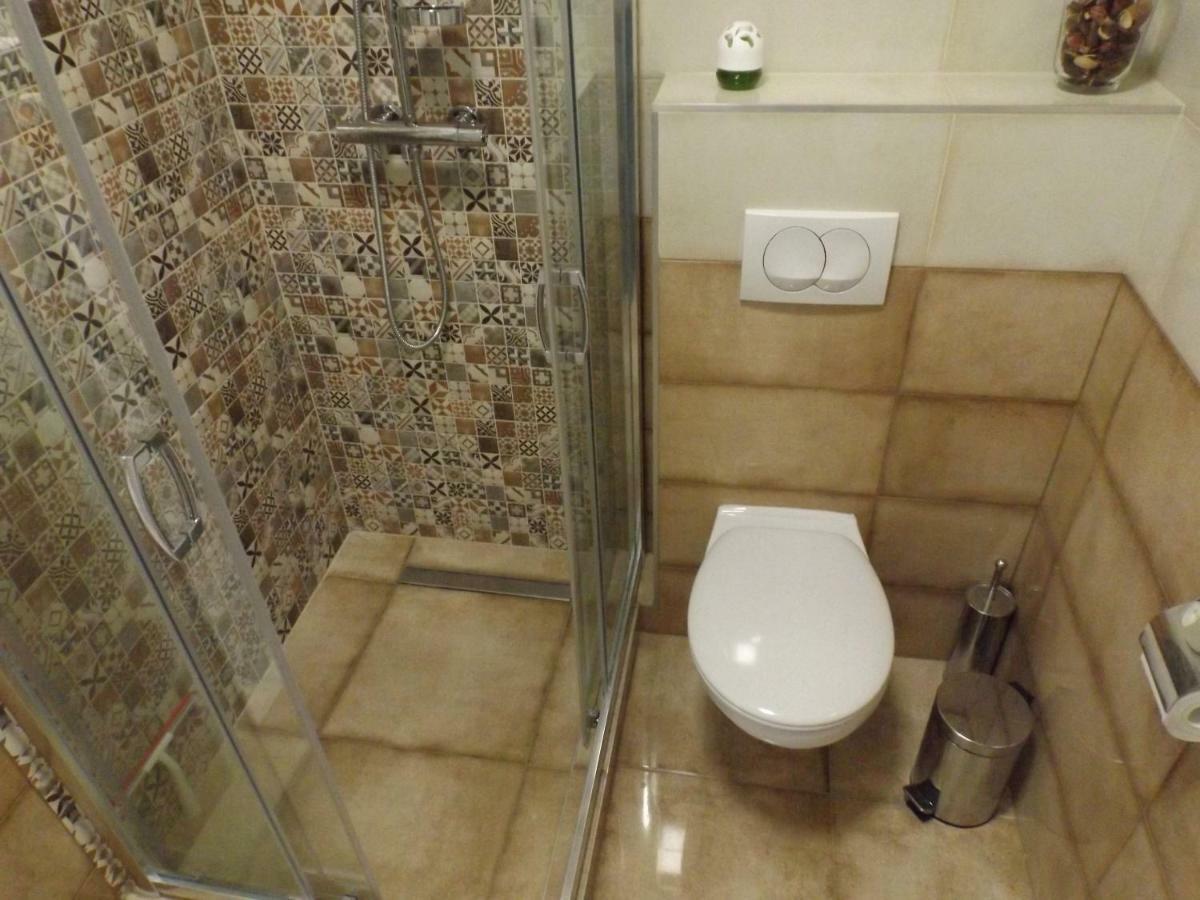 Vitalis Apartman Eger Buitenkant foto